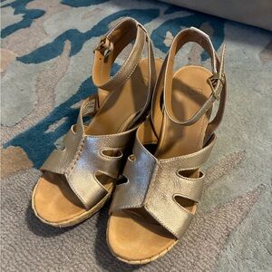 UGG Gold Women's wedge Sandals